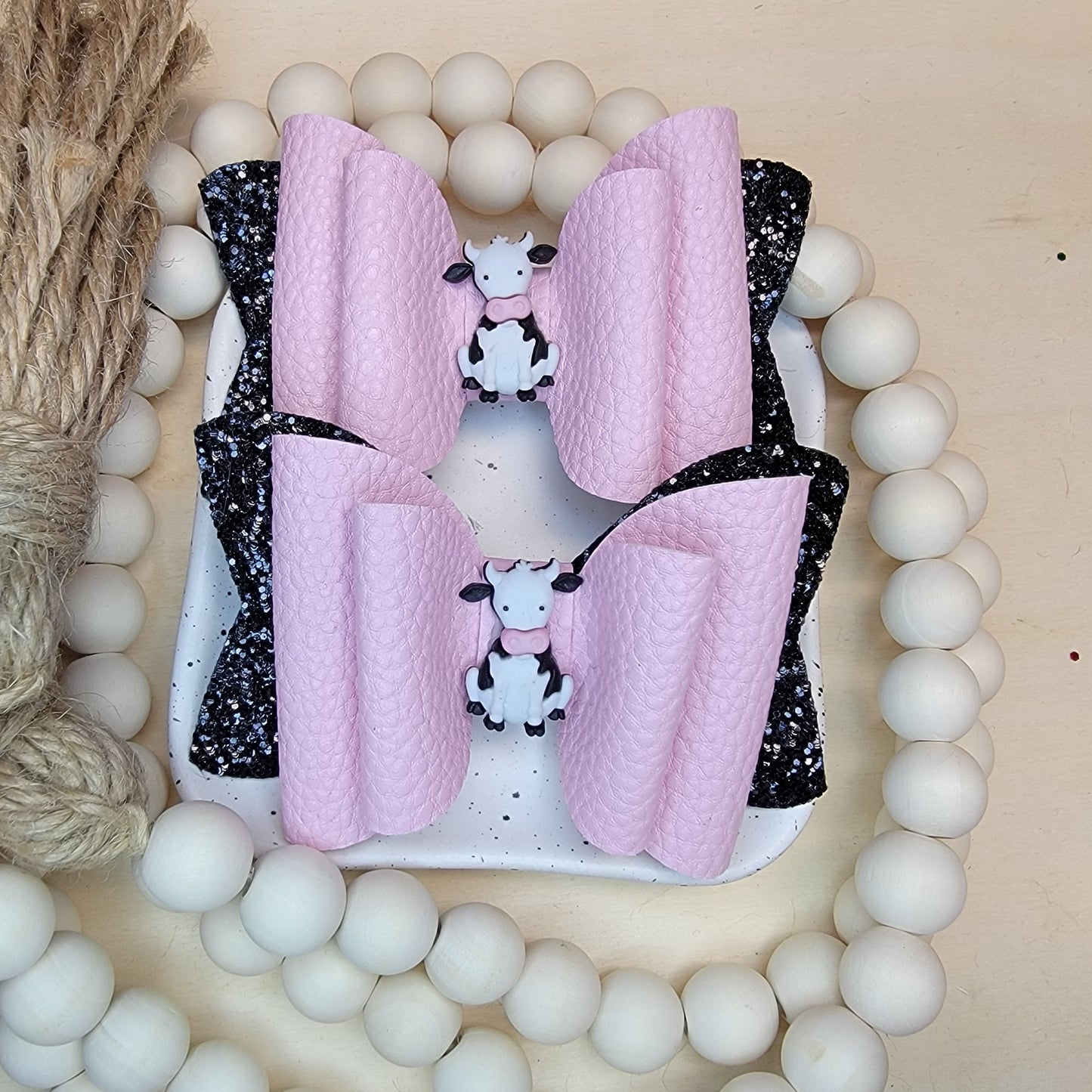 Sitting Cow Bow Set