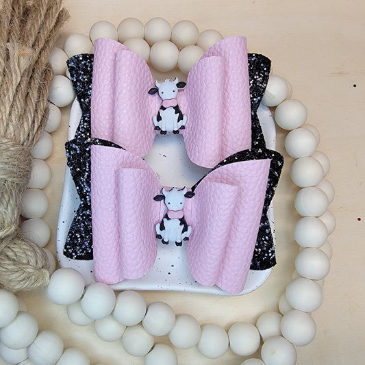 Sitting Cow Bow Set