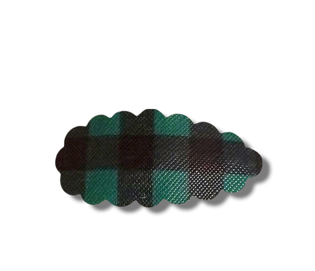 Black & Green Plaid 2.5" Scalloped Snap Clip