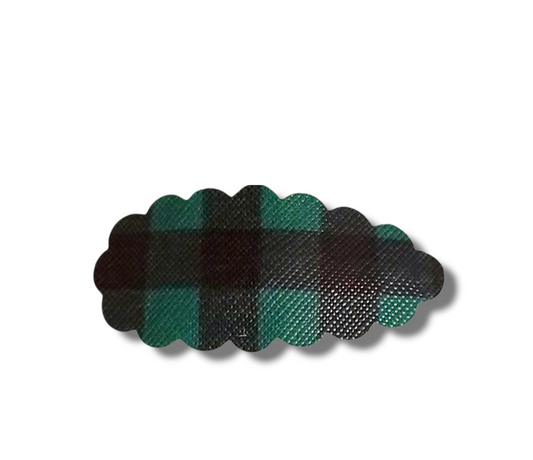 Black & Green Plaid 2.5" Scalloped Snap Clip
