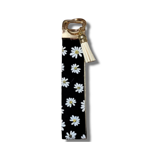 Daisies Wristlet